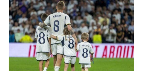 Toni Kroos ändert seine Identität und unterstützt immer Federico Valverde